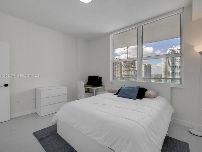 Building Photo - 31 SE 5th St