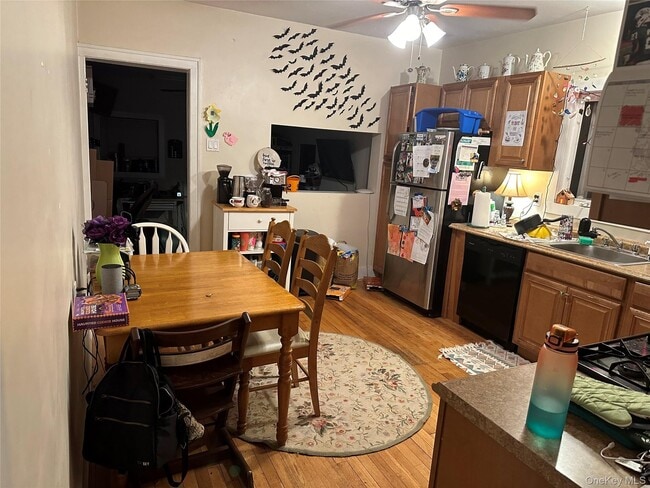 Building Photo - 19 6th St