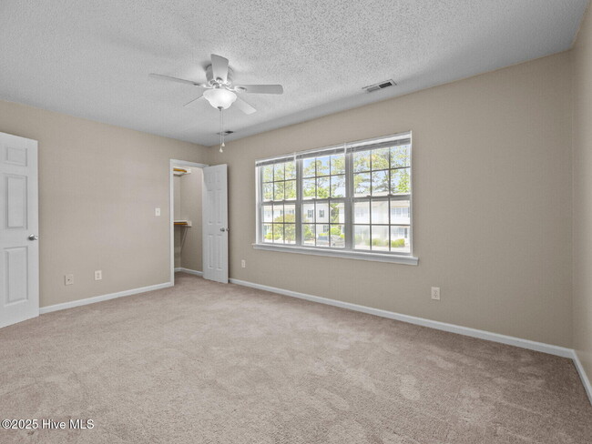 Building Photo - 51 Pirates Cove Dr