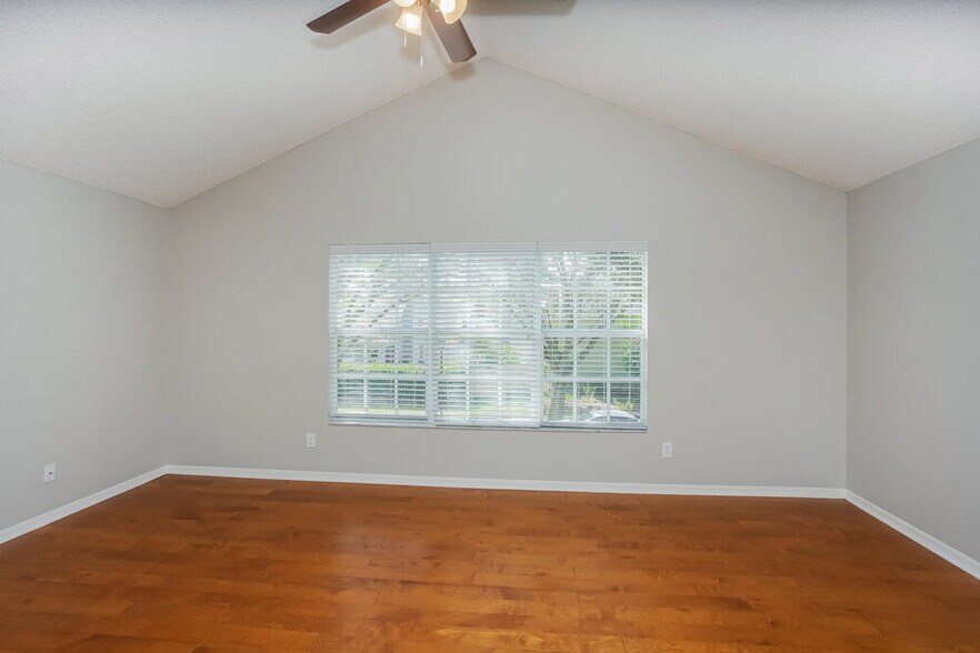Building Photo - 17703 Parkway Green Ln