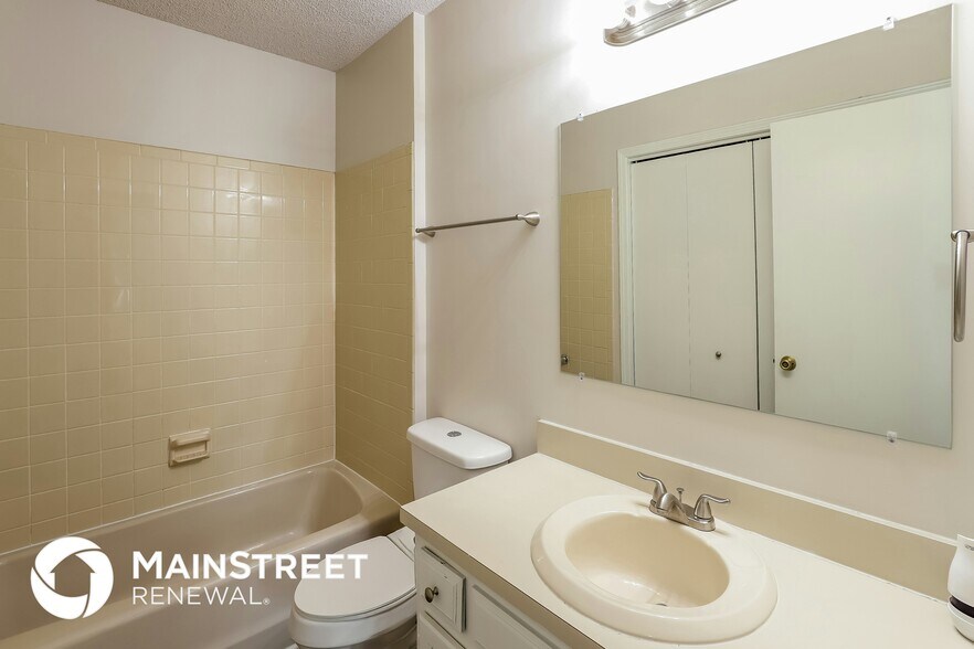 Building Photo - 1606 NE 112th Terr