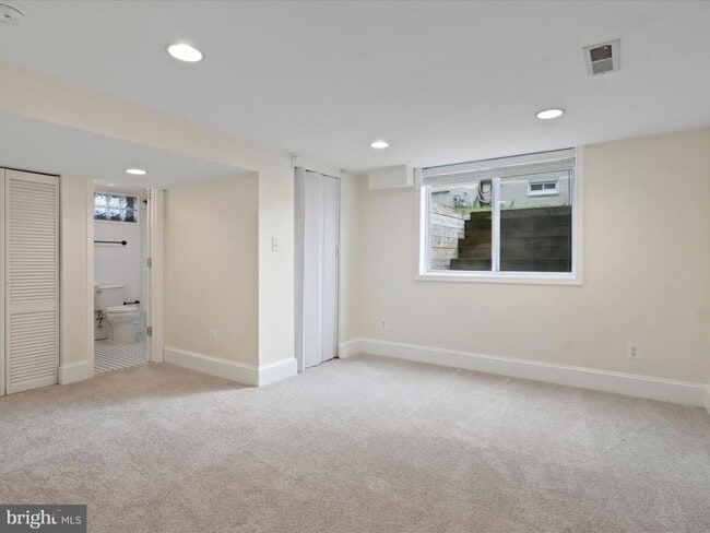 Building Photo - 2614 Jefferson Dr