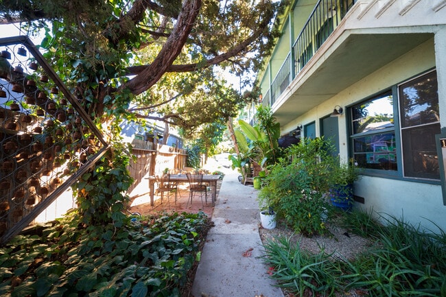 Building Photo - 11638 Riverside Dr