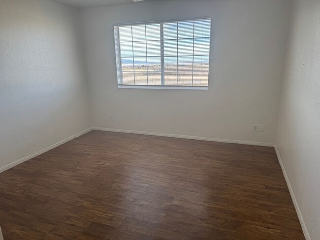 Building Photo - Charming 10 Acres 3 Bedroom 2 Bath Home In "Coyote Springs"