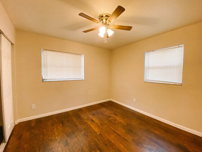 Building Photo - 3 Bedroom Home for Rent in Tampa!