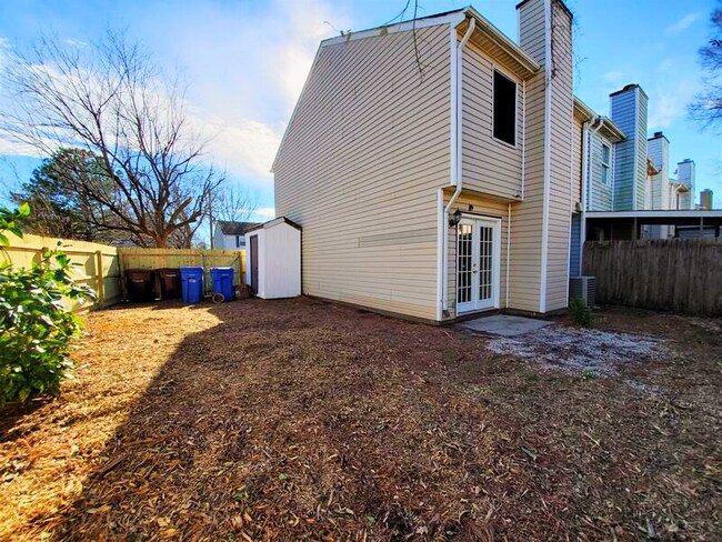 Building Photo - 3220 Clover Rd E