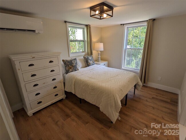 Building Photo - 29 Woodrow Ave