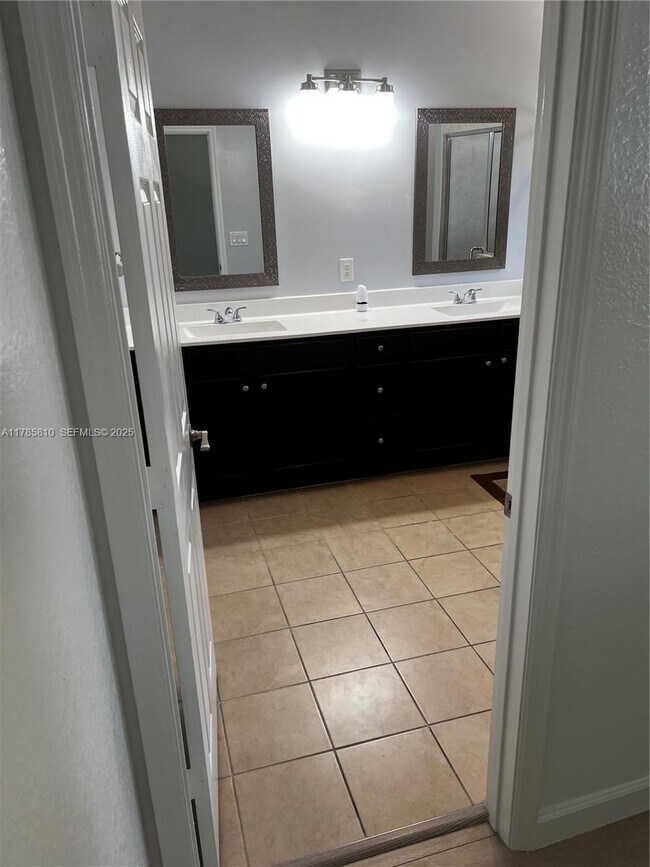 Building Photo - 152 SE 37th Ter