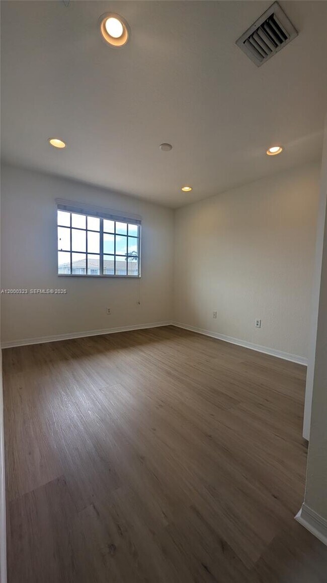 Building Photo - 5910 Royal Way