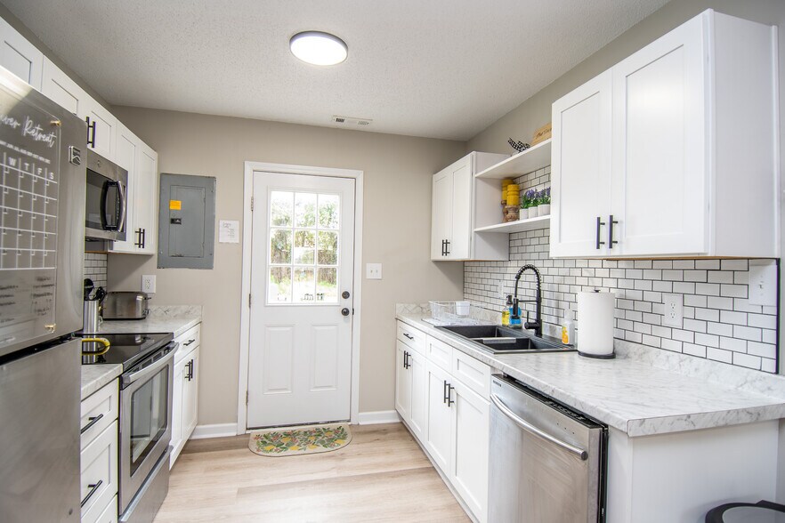 Building Photo - 88 Shoreline Dr