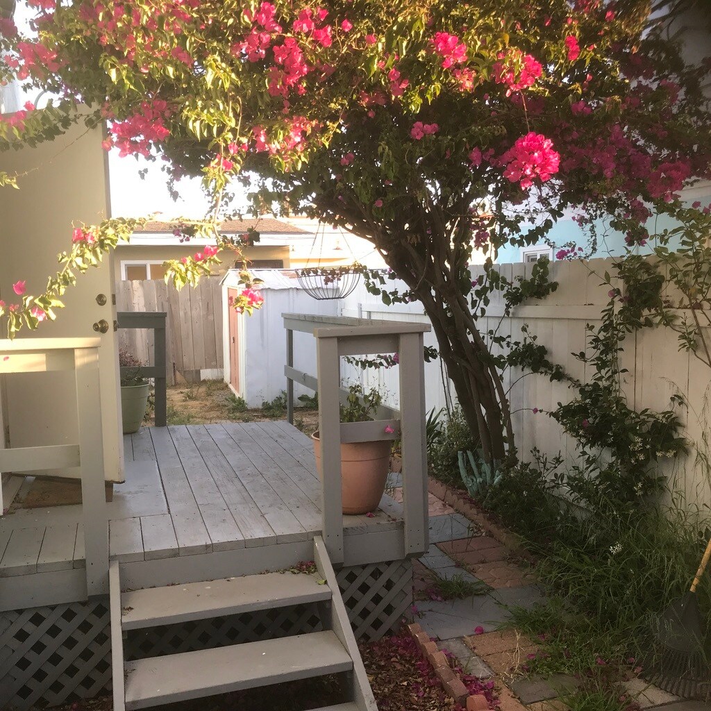 Building Photo - 626 Emory St