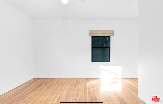 Building Photo - 1125 1/2 Glenville Dr