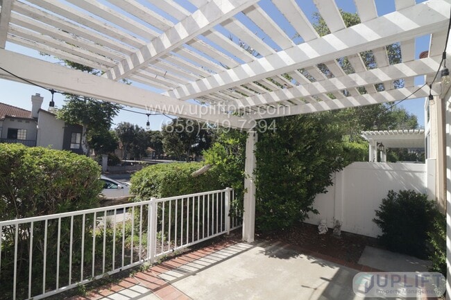 Building Photo - 3 Bed, 2 Bath Single Story Home