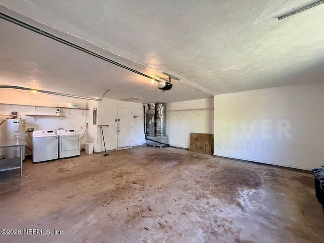 Building Photo - 2 Fairway Rd