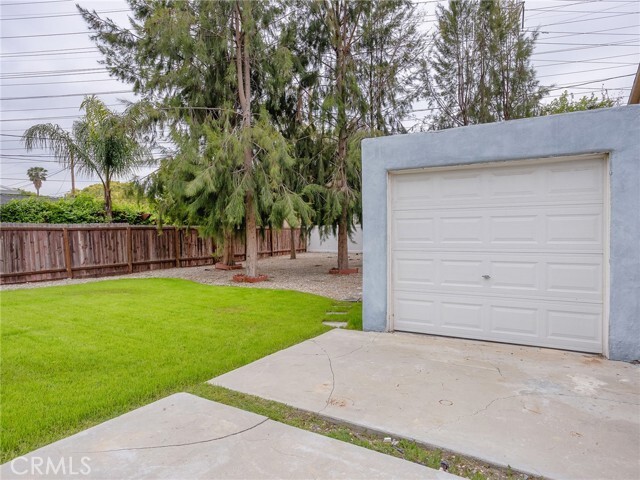 Building Photo - 927 N Screenland Dr