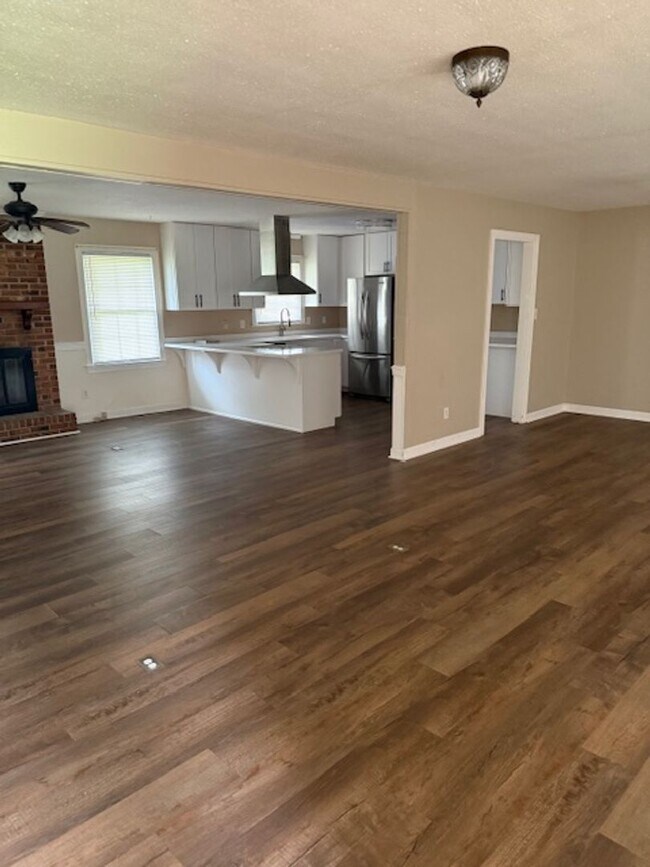 Building Photo - 3 Bedroom, 3 Bath House (COMING SOON)