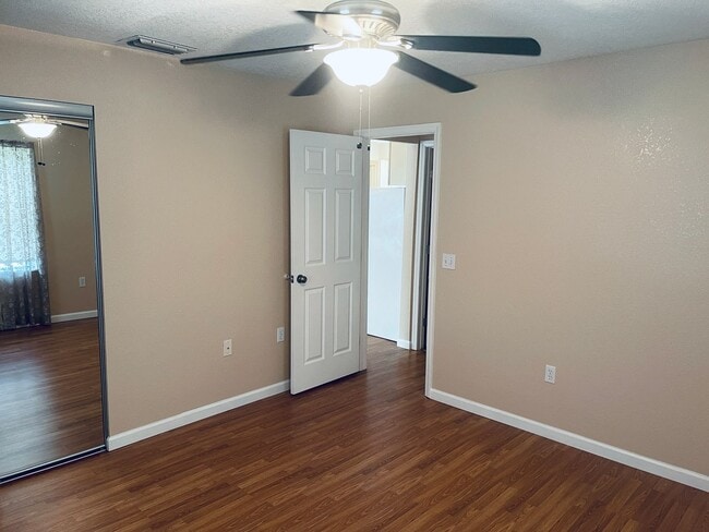 Building Photo - Charming 2-Bedroom in Candler with Large Y...