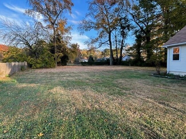 Building Photo - Maple Hall