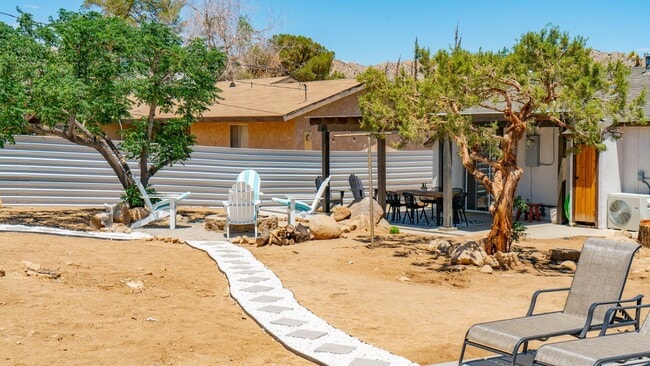 Building Photo - Fully Furnished Home in Yucca Valley
