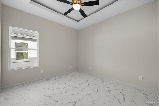 Building Photo - 17 Selena St