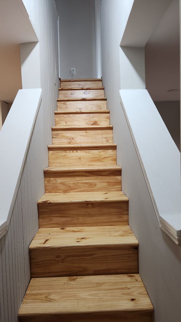 Building Photo - 2 Level Condo with parking, close to metro, utilities included!