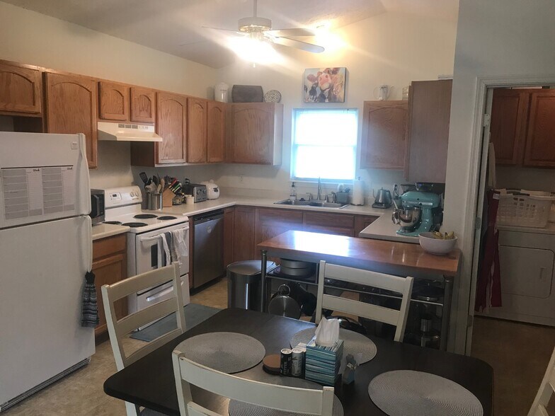 Building Photo - 4626 S Sparrow Ct