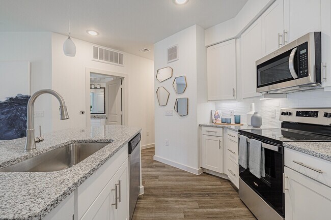 Building Photo - Receive 8 Weeks Free + $500 GC!