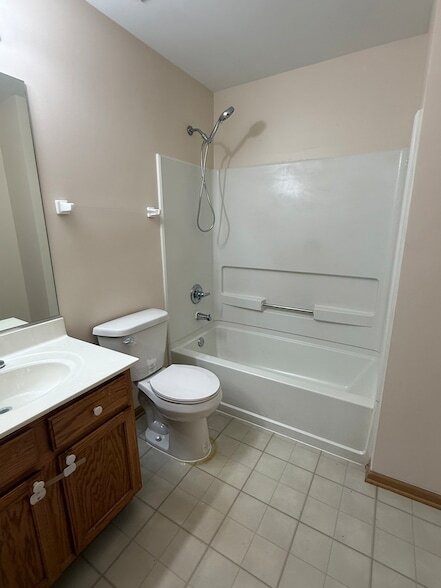 Building Photo - 757 Bayles Dr
