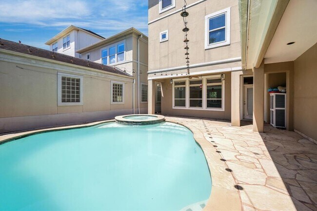 Building Photo - 5512 Val Verde St