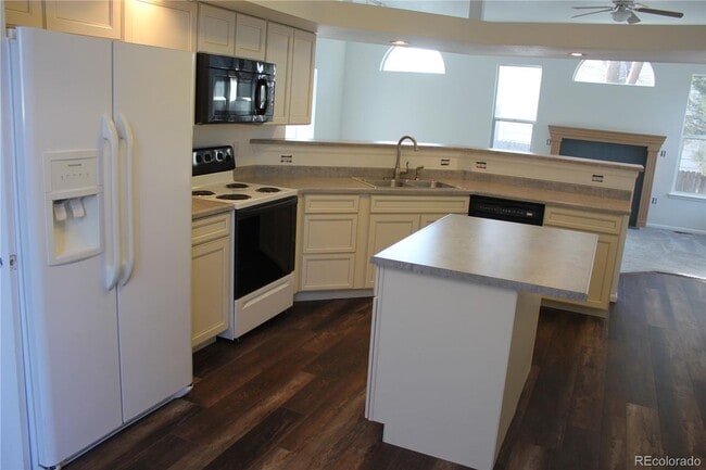 Building Photo - Home in Saddlebrook, Parker!