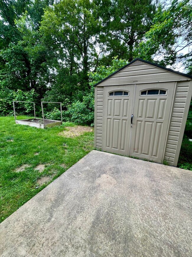 Building Photo - Duplex | 2 Bed | 2 Bath