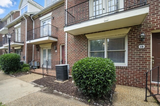 Building Photo - Updated Brick Condo in the Heart of Downto...