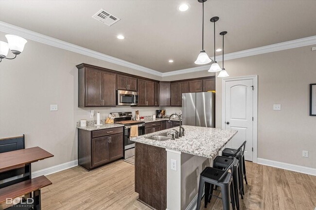 Building Photo - Legacy Pointe