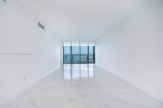 Building Photo - 700 NE 24th St