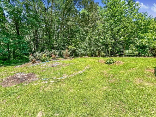 Building Photo - Spacious 3 BR/2 BA Duplex in Austell!