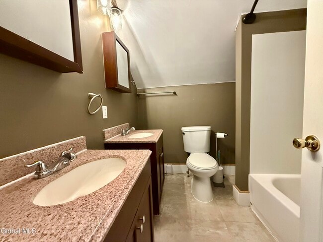 Building Photo - 5 Church St