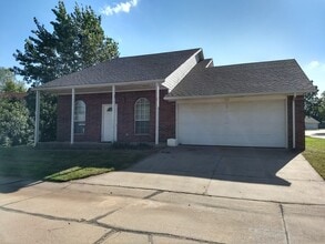 Building Photo - 202 Timbercrest Ct