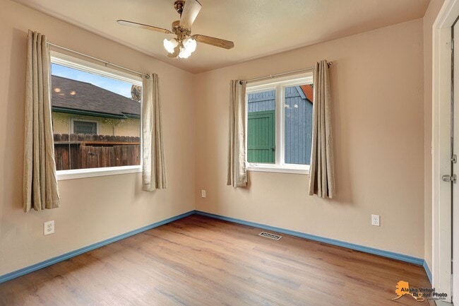 Building Photo - East Anchorage Home with In Unit Laundry a...