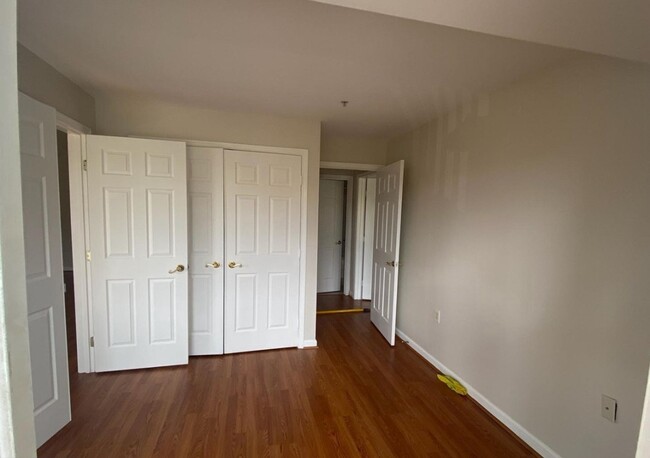 Building Photo - Beautiful 2 BR 1BA Condo - Looking for You!