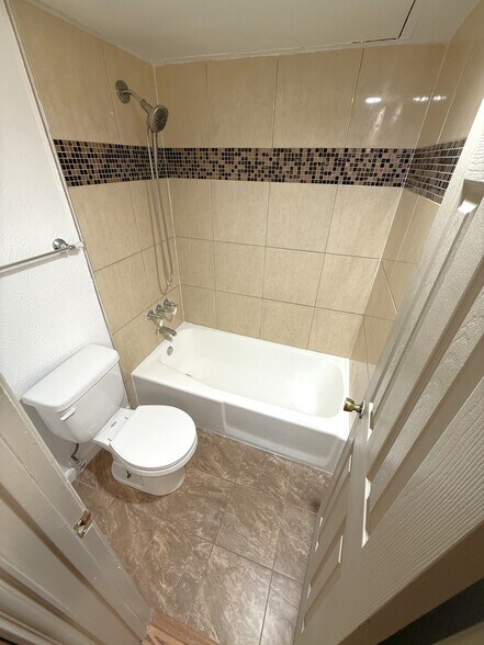 Building Photo - 4557 N O'Connor Rd