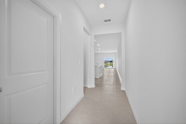 Building Photo - New 3 Bed Townhouse!