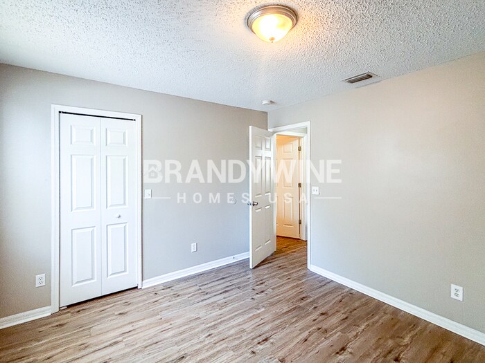 Building Photo - 323 Summer Sails Dr