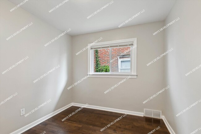 Building Photo - Completely Renovated 3-bedroo, 1.5-bathroo...