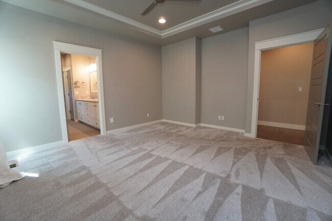 Building Photo - 407 W Pavilion Ln