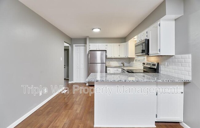 Building Photo - 1661 Rishon Hill Dr