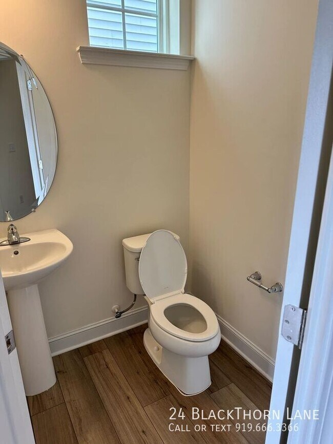 Building Photo - 24 Blackthorn Ln