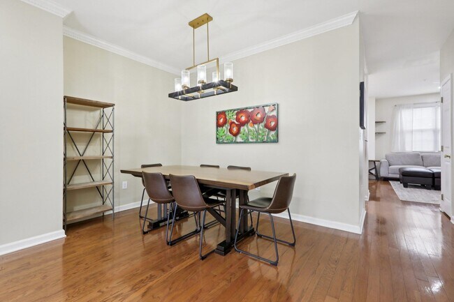 Building Photo - 273 Roslyn Ct