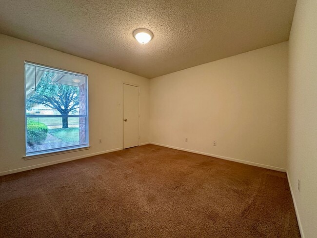 Building Photo - 638 Park Place Drive