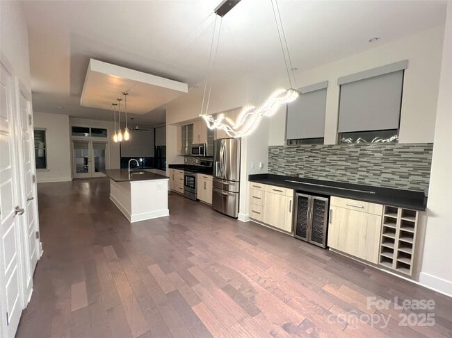 Building Photo - 211 Doggett St