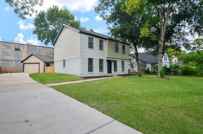 Building Photo - 16015 Southampton Dr